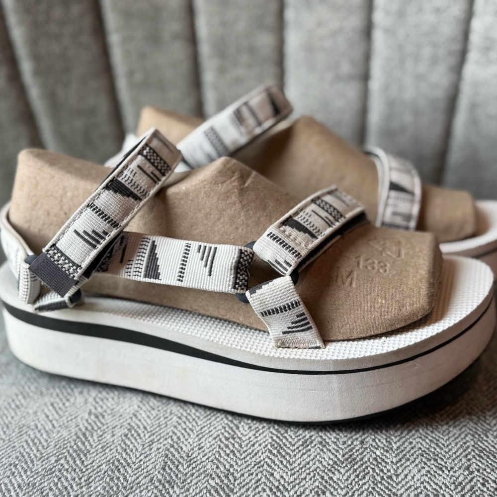 TEVA Universal flat form